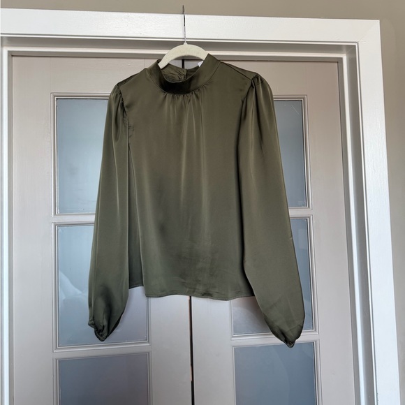 Evereve Tops - Evereve Olive Blouse with Long Sleeves